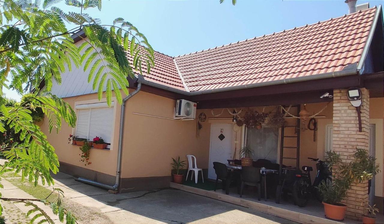 Apartament Bundik Vendeghaz Berettyóújfalu Zewnętrze zdjęcie